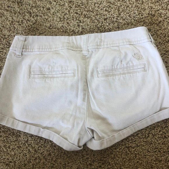 Abercrombie & Fitch Khaki Shorts (00) - Picture 2 of 3